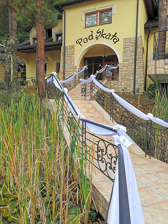 Noclegi i restauracja Zajazd Pod Skałą