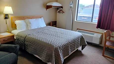 Queen Room - Accessible/Non-Smoking