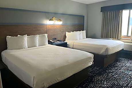Queen Room with Two Queen Beds and Roll-In Shower - Mobility Accessible/Non-Smoking