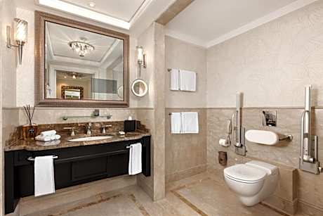 King Accessible Superior Room