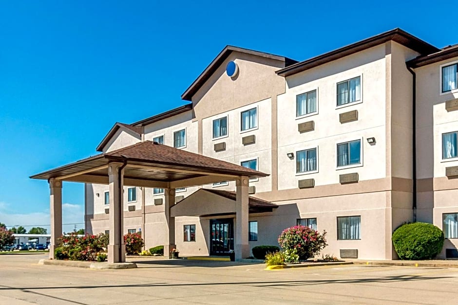 Quality Inn & Suites Salem near I-57