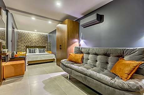 Queen Suite with Jacuzzi