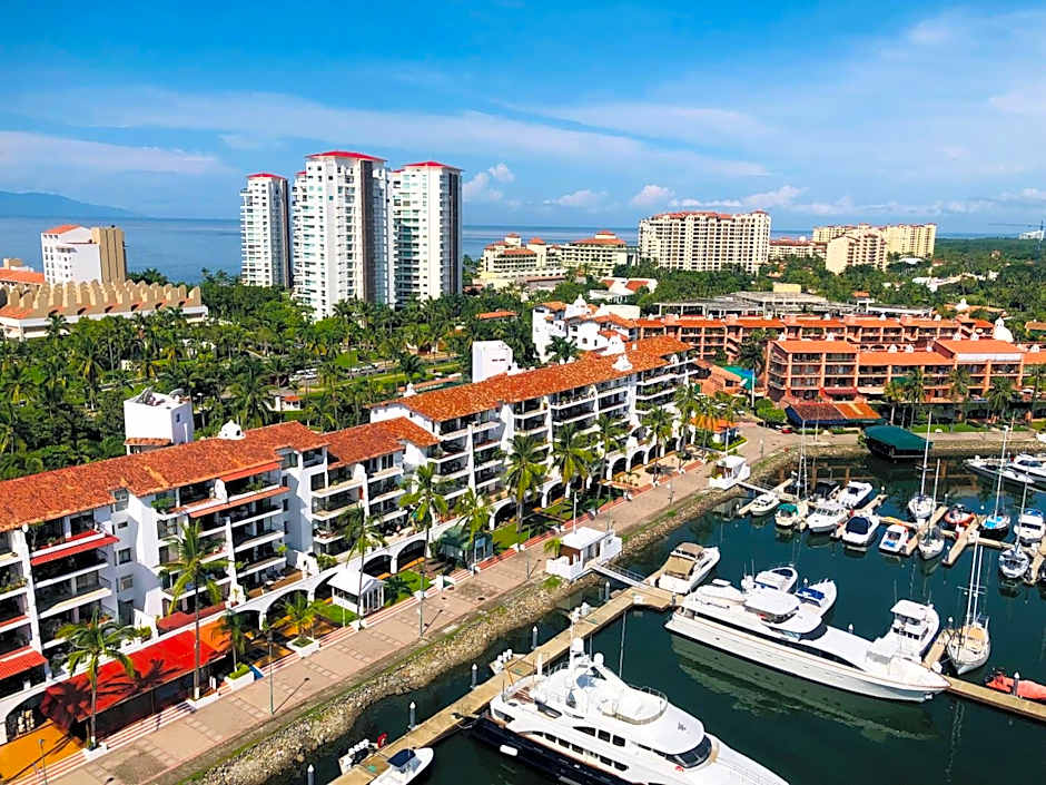 Luxurious Oceanfront condo with Unmatched Panoramic Views