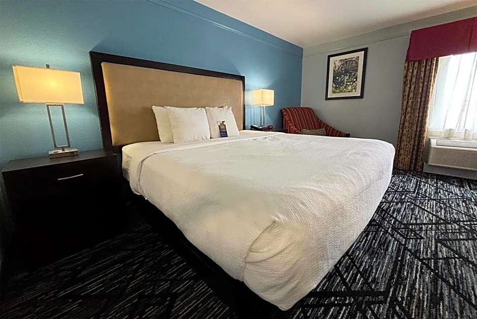 Baymont by Wyndham Litchfield