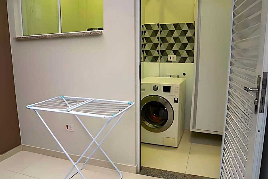 Sobrado com 1 suite 2 quarto ar 1km Shopping JL