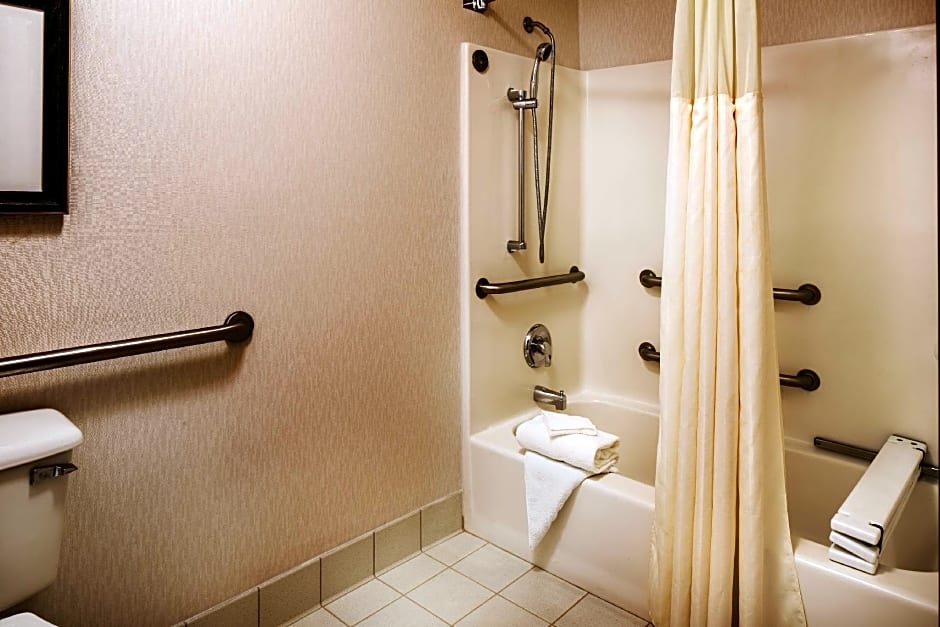 Photo 1 of 6 of 2 Queen Beds, Hearing/Mobility Accessible, Bathtub