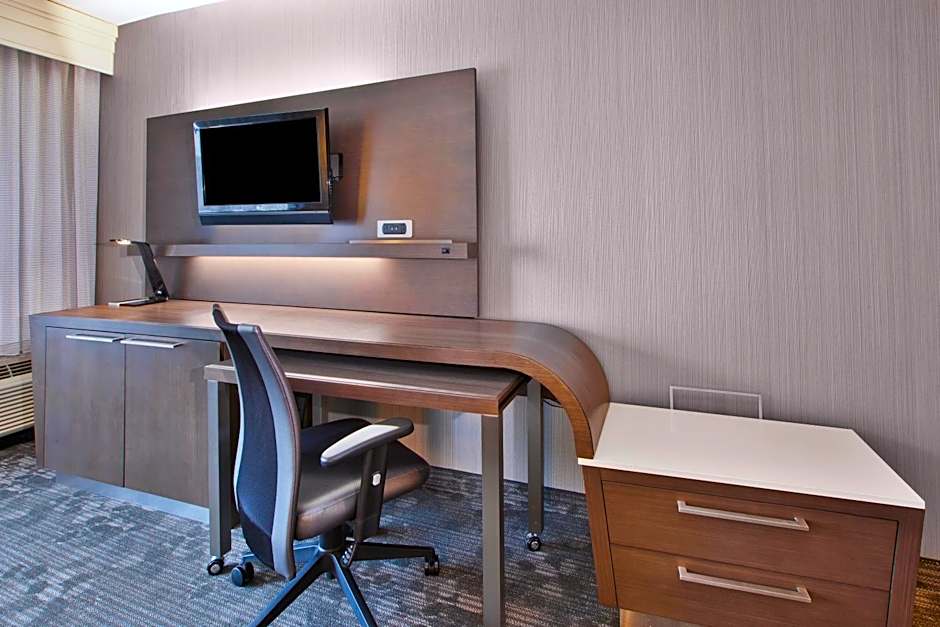 Courtyard by Marriott Somerset