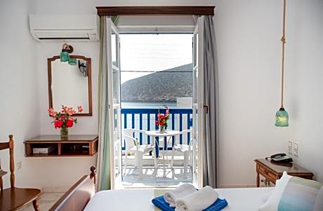 Triple Room with Sea View