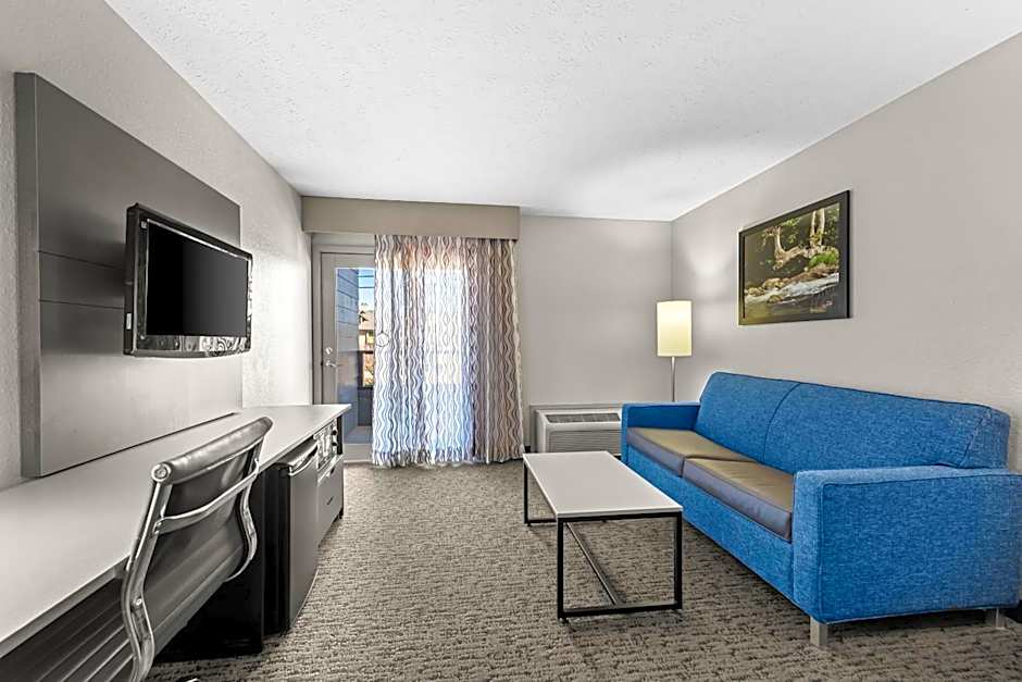 Quality Inn & Suites At Dollywood Lane