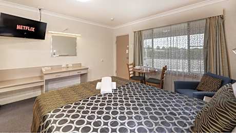 Deluxe Queen Room