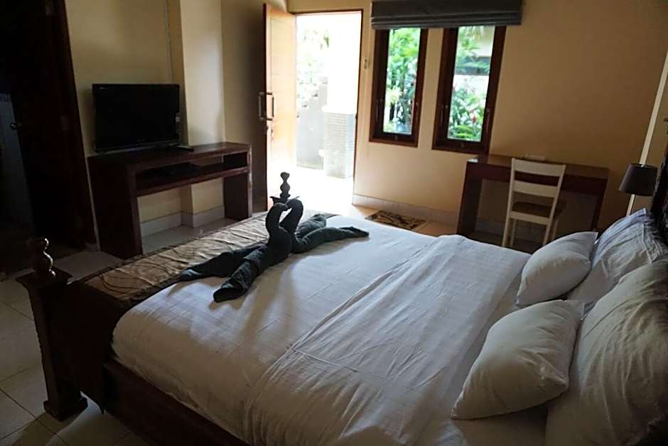 Villa Kenanga in Meninting by the beach