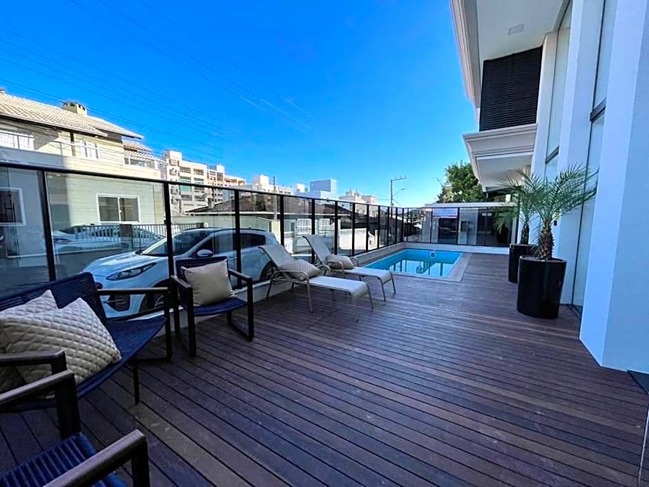 Apto NOVO, com piscina, 250m da praia