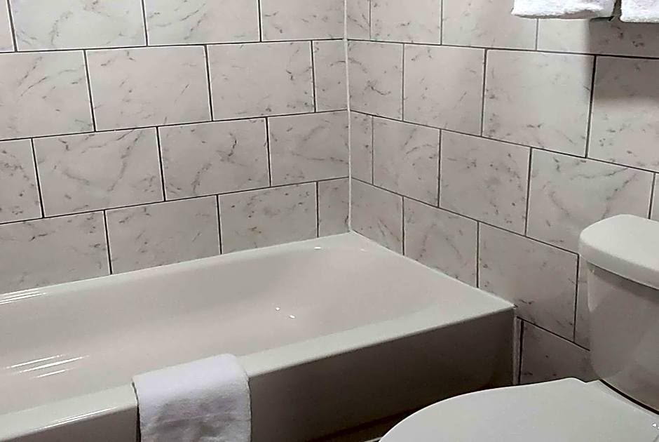 Travelodge by Wyndham Livonia/Canton/Novi Detroit Area