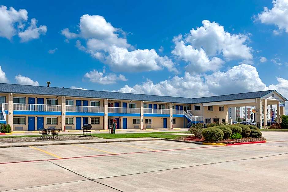 Days Inn by Wyndham Baytown TX
