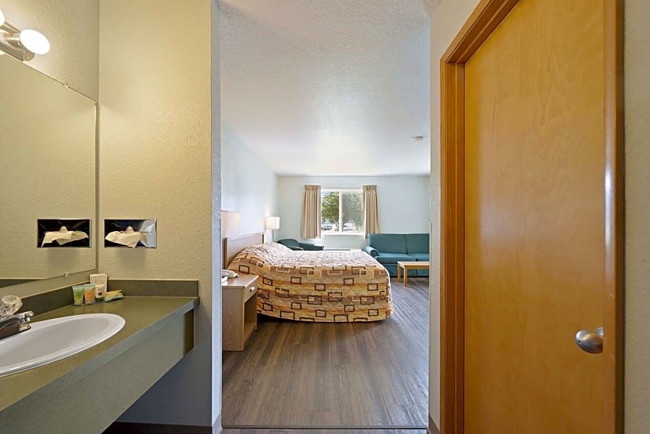Garibaldi Inn at the Bay