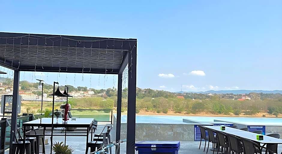 Chiangkhong Teak Garden Riverfront Hotel