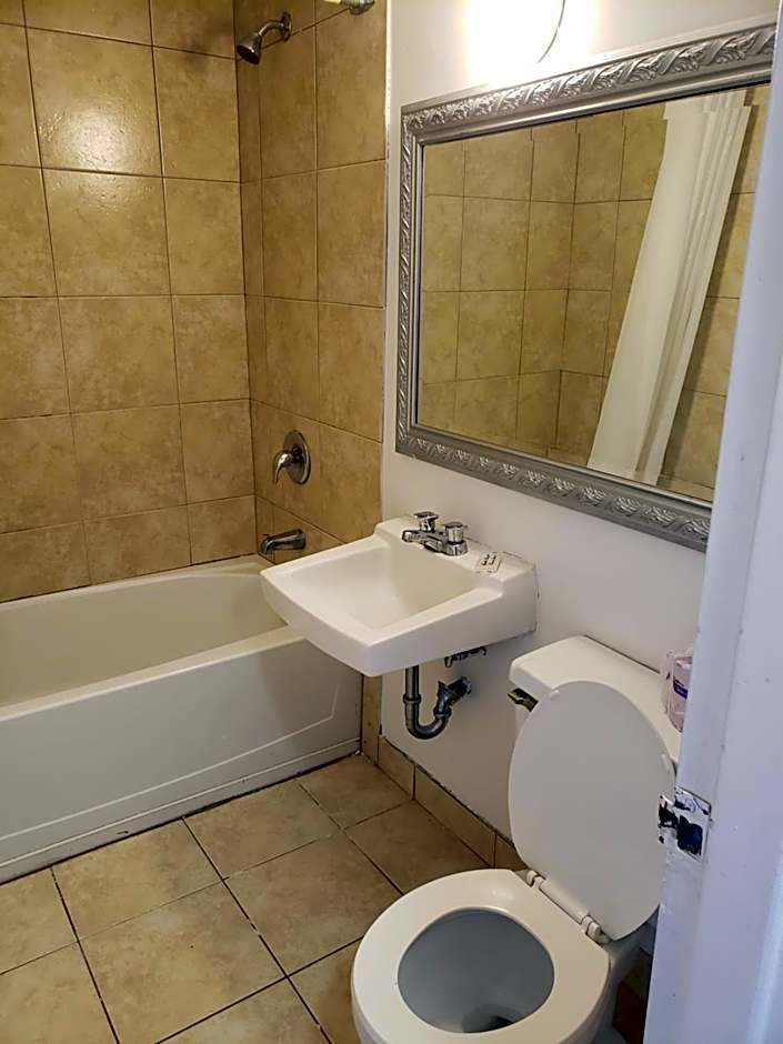 Niagara Falls Courtside Inn