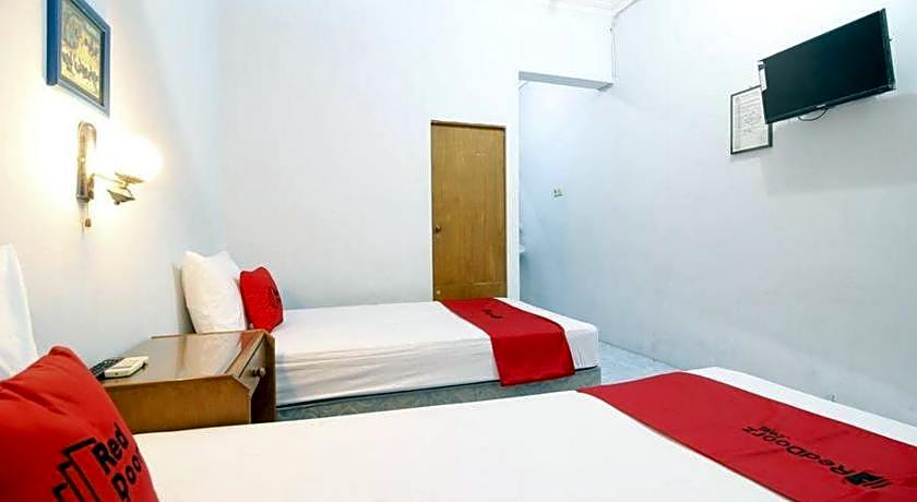 RedDoorz Syariah @ Jalan Menteri Supeno