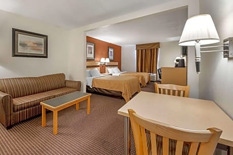 Queen Suite with Two Double Beds - Smoke Free