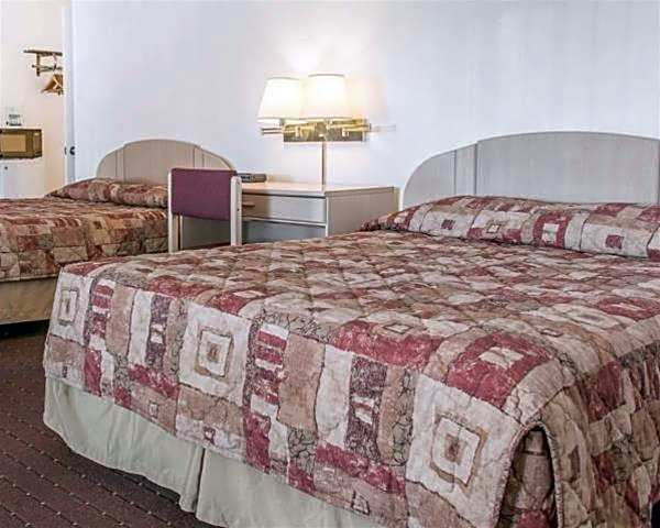 Econo Lodge Central