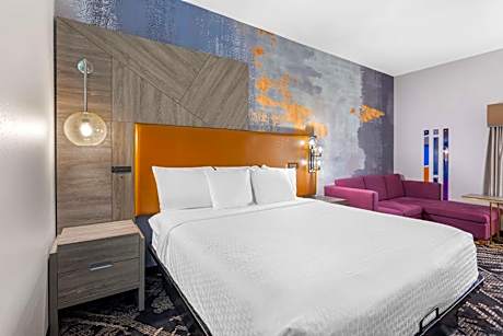 King Room with Sofa Bed - Non-Smoking