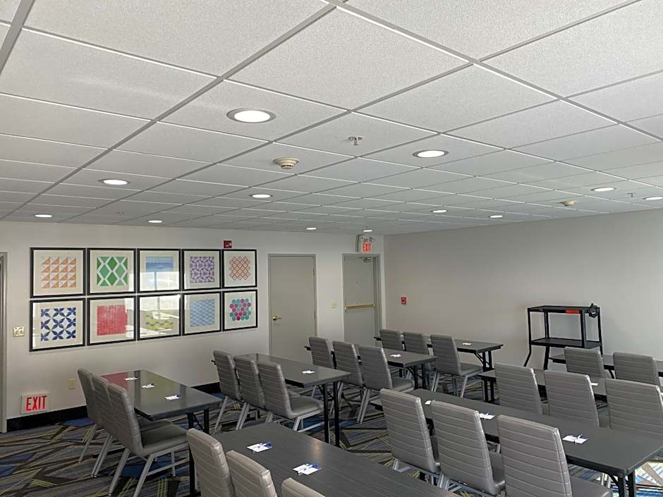 Holiday Inn Express Hotel & Suites Weston By IHG