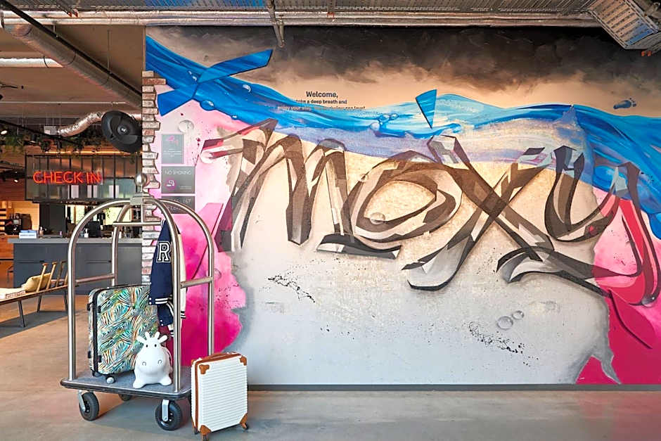 Moxy Amsterdam Schiphol Airport