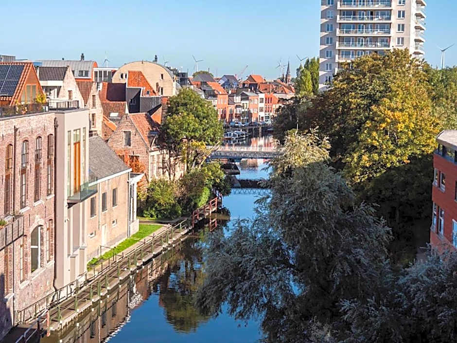 Budget Rooms by Ghent River