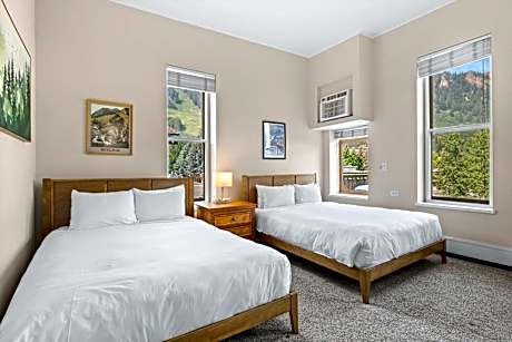 Independence Square 213, Spacious Hotel Room with 2 Queen Beds, Wet Bar, and Sitting Area