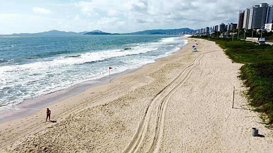 Completa casa apenas 700m da praia