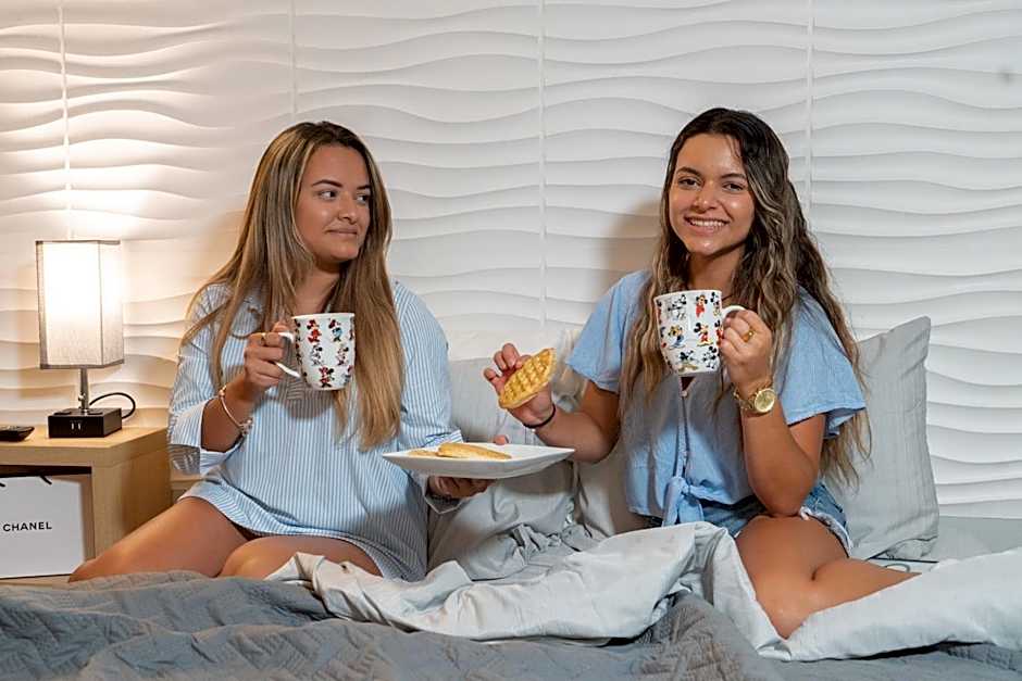 Disney 12 minutes for family, Pool and parking FREE