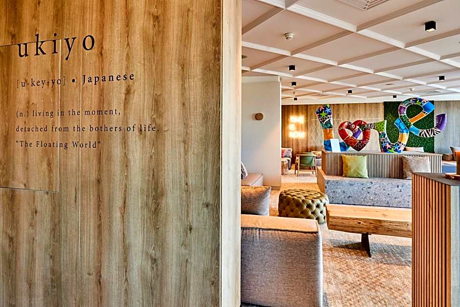 Victoria Hotel & Residence