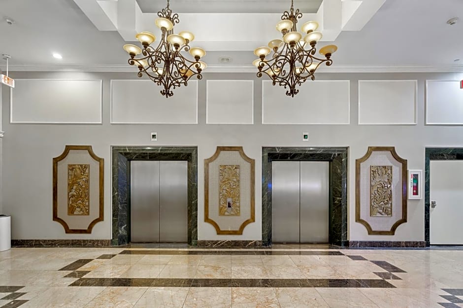 Wyndham Garden Baronne Plaza