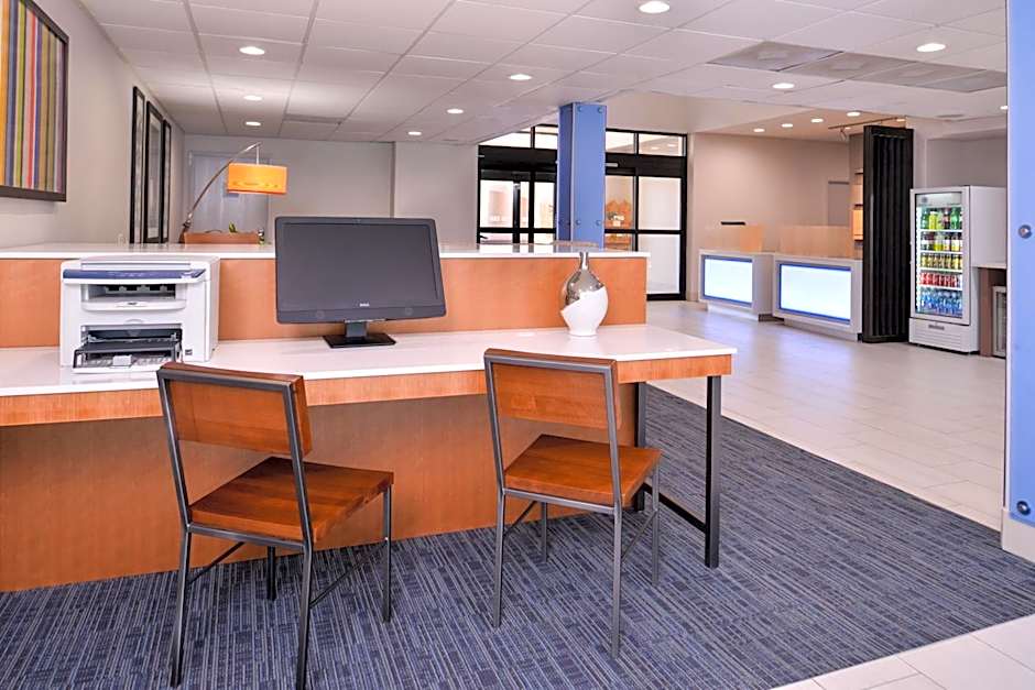 Holiday Inn Express Hotel & Suites Elgin By IHG