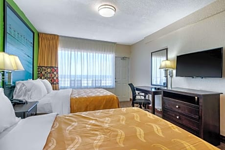 One King and Two Queen Beds with Ocean View - Non-refundable - Breakfast included in the price 