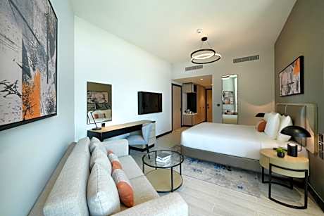 Spacious Room – King Bed