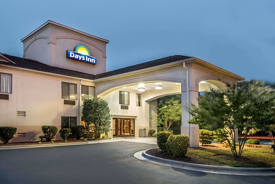 Days Inn by Wyndham Burlington East