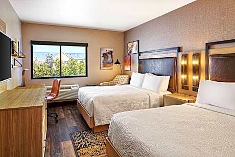 Guest room, 1 King or 2 Queen or 2 Double