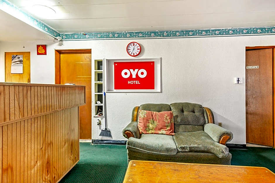 OYO Hotel Downtown Peoria IL I-74