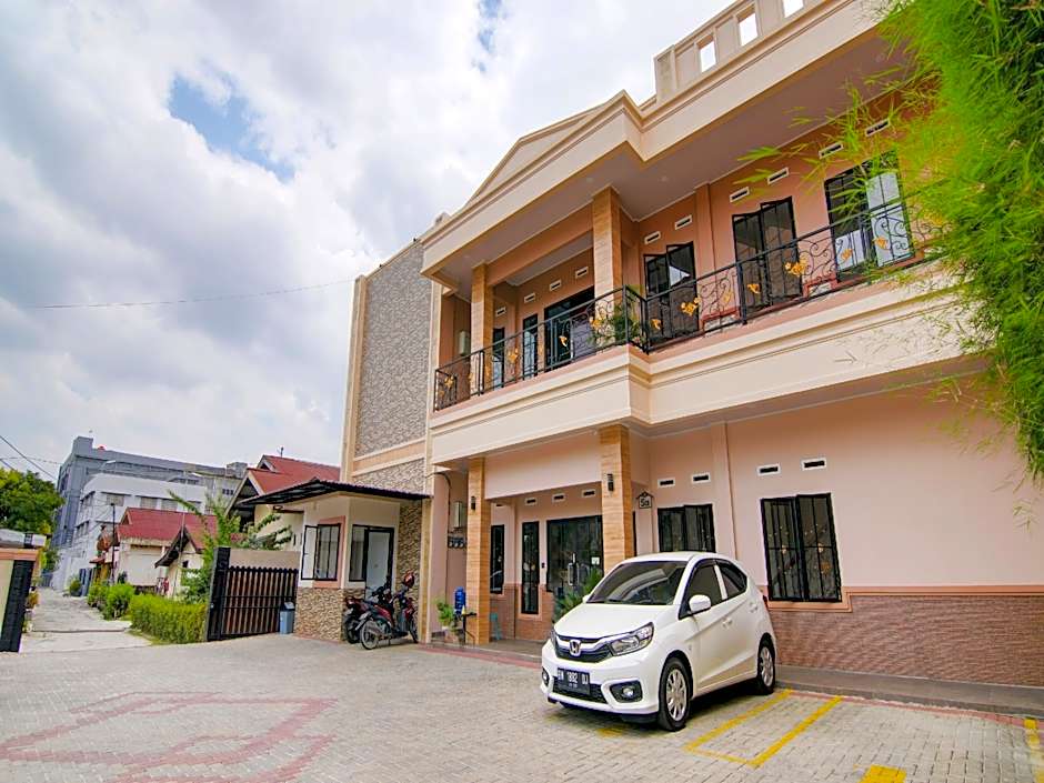 OYO 90233 The Shine Residence