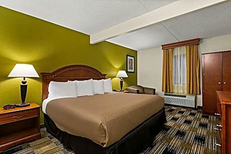 King Suite - Non-Smoking