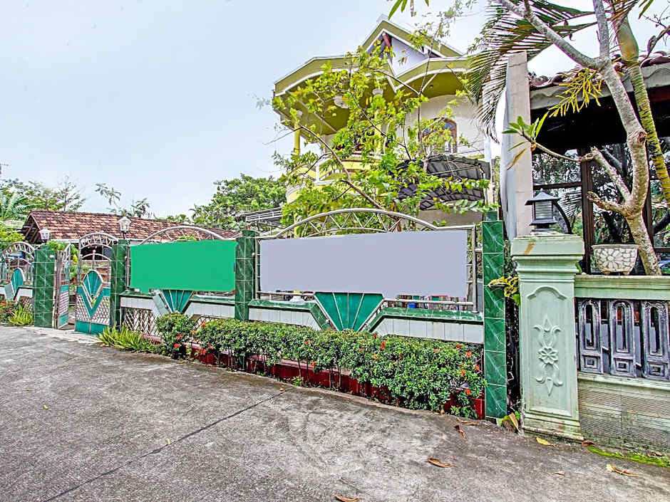 SPOT ON 92188 Ndalem Eyang Guesthouse Syariah