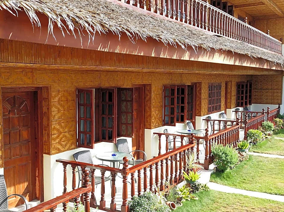 Coucou Bar Hotel and Restaurant