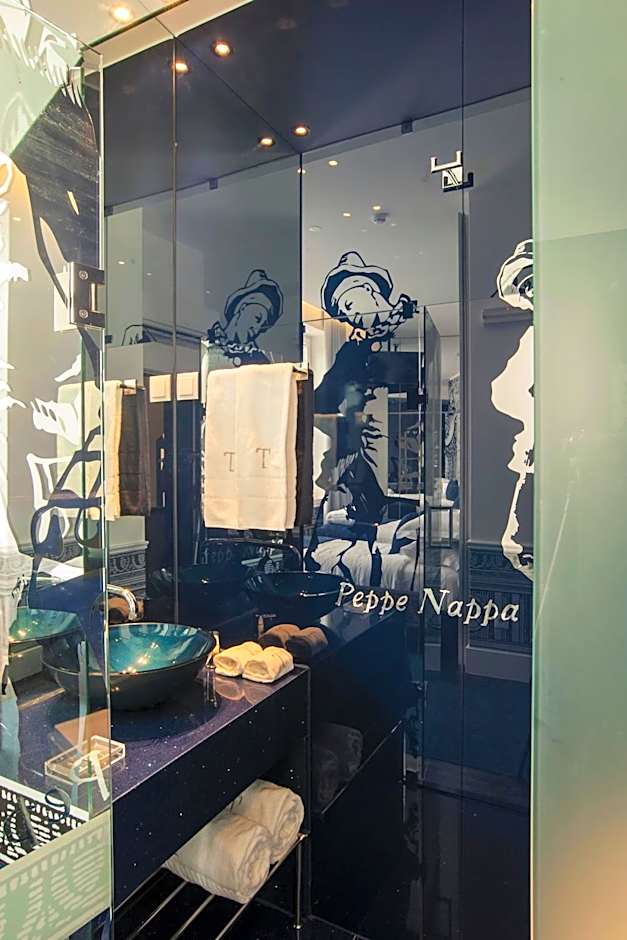 Teatro Boutique Rooms & Suites