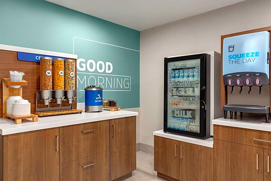 Holiday Inn Express & Suites North Fremont By IHG