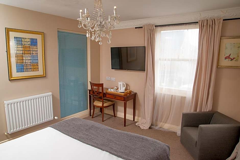 Royal Hotel, Bar & Grill