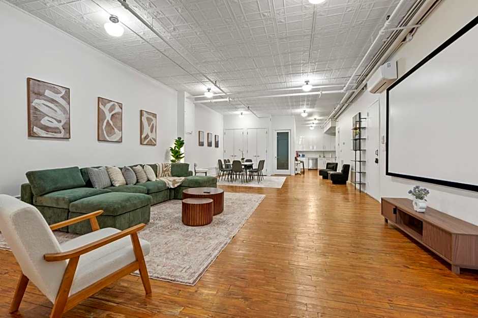 Massive SoHo Loft 4 Bedrooms 2 Bath 7 Beds