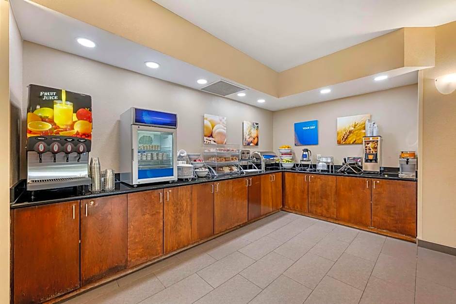 Comfort Suites East Lincoln - Mall Area