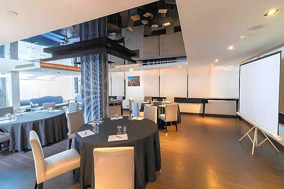 Night Hotel Bangkok - Sukhumvit 15 