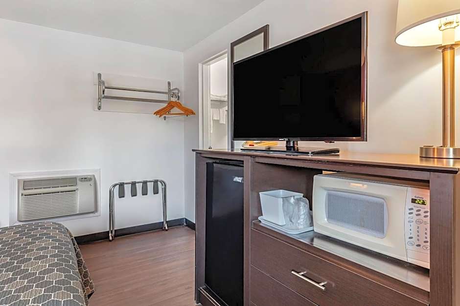 Econo Lodge Lee - Great Barrington